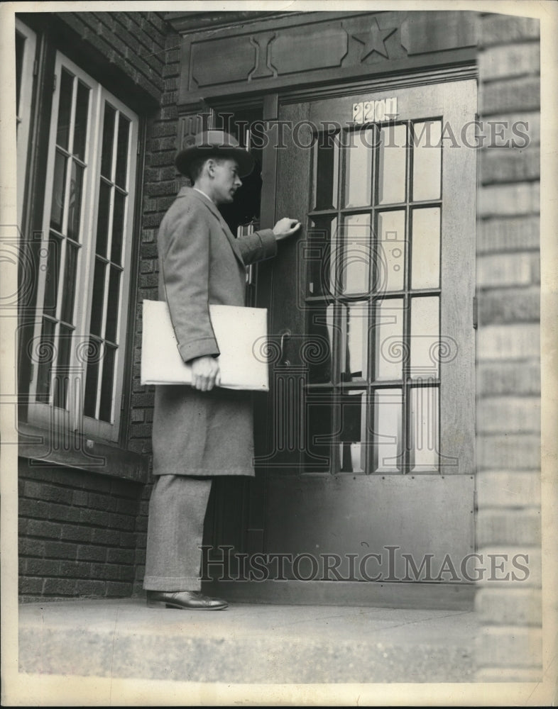 1930 Press Photo Charles C Tanner with Package - Historic Images