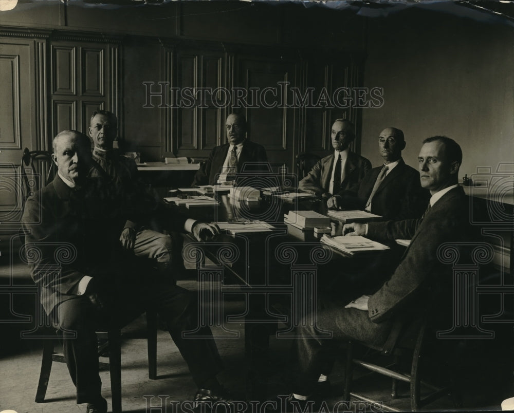 1922 Press Photo Army Retirement Board AW Brewster Meeting Henry McCain - Historic Images
