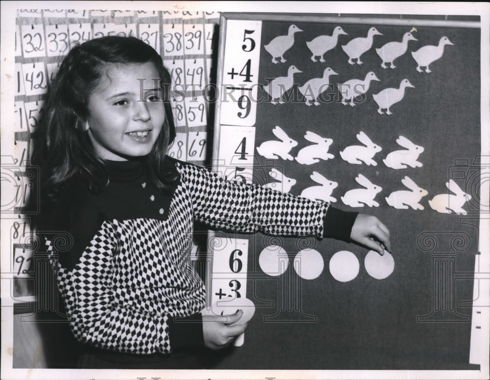 1956 Press Photo Gloria Caves Student At Rowland School - Historic Images