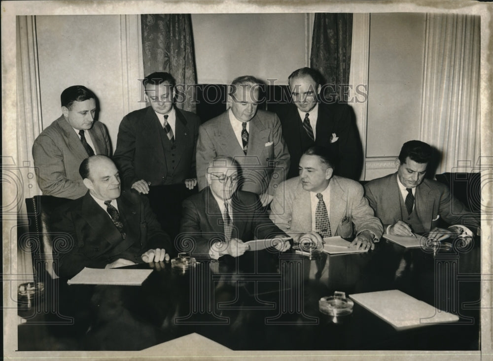 1952 Press Photo Mediators at Bus Strike Meet, Curran, O&#39;Grady, Kornblum, Guinan - Historic Images