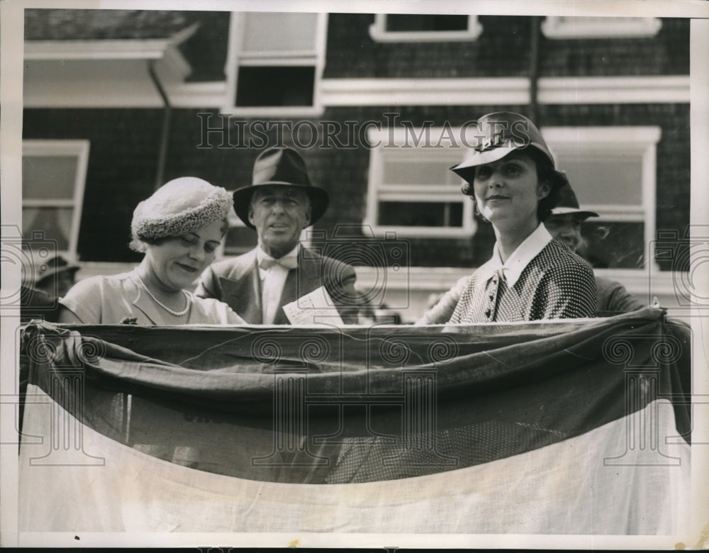 1936 Mrs. Juan Ceballos and Mr. &amp; Mrs. Edward Hutton at Rockaway - Historic Images