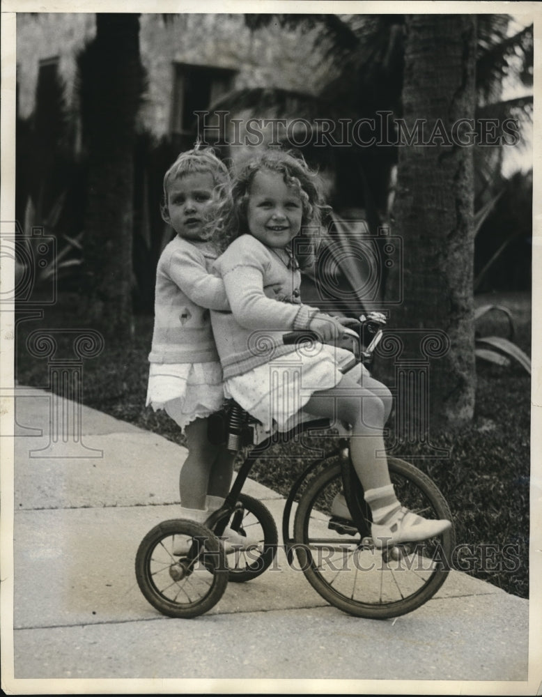 1931 Enjoing the winter at Palm Beach - Historic Images