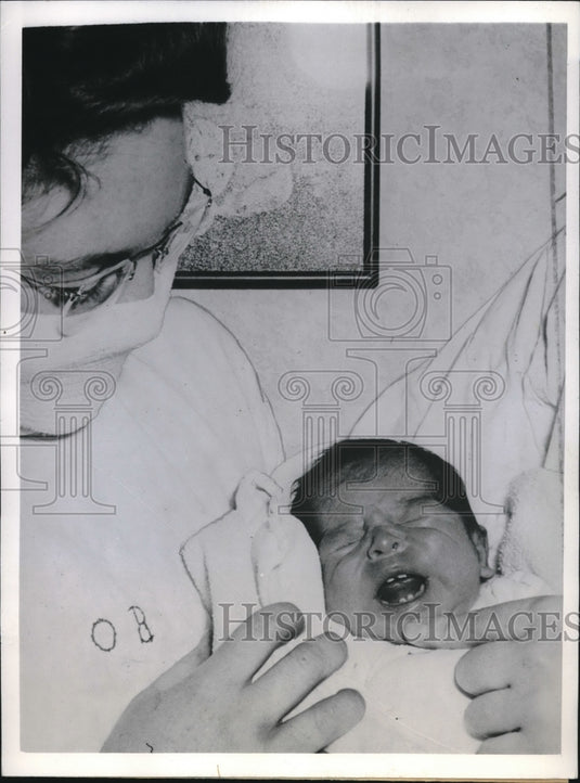 1942 Press Photo New baby show teeth - Historic Images