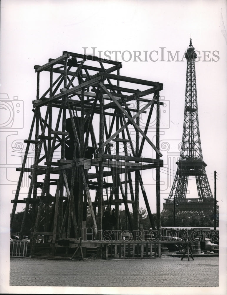 1955 Press Photo Eiffel Tower-Historic Images