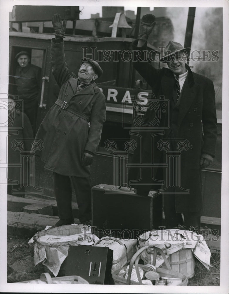 1947 Press Photo Gus Sandell and Lee J. Ginneski - Historic Images