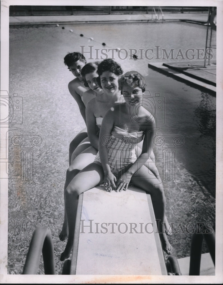 1957 Press Photo Joan Sasak, Sue Richie, Kab Grabowski, Judy Derive, In Brooklyn - Historic Images