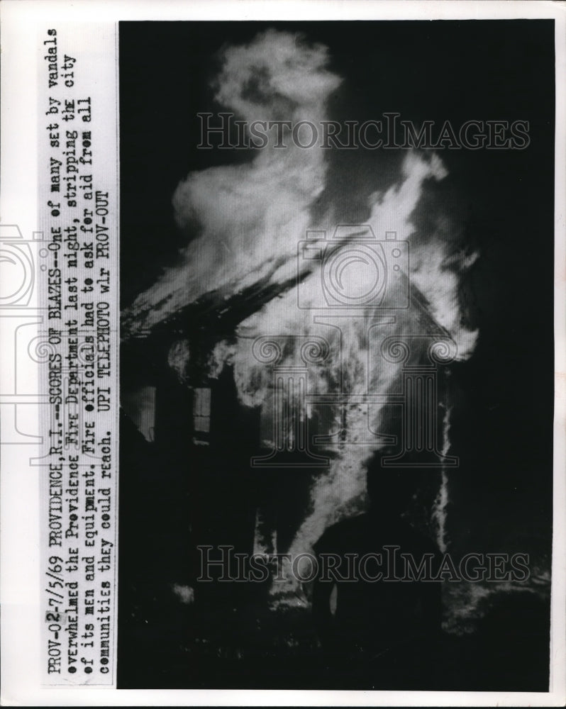 1969 Press Photo Scores of blaze set off by vandals in Providence, RI - Historic Images