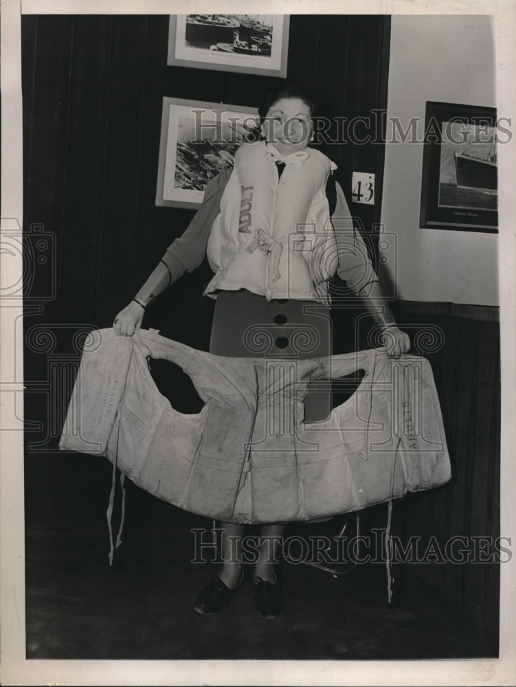 1936 Latest marine apparatus the Lightweight Life Preserver - Historic Images