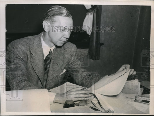 1941 Press Photo Former Judge Virgil Whitaker lost and wants justice. - Historic Images
