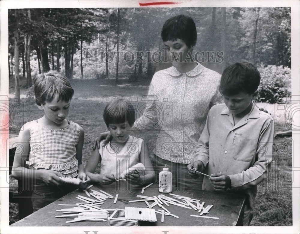 1967 Barbara Conley, Melissa Growse &amp; Chris Farmer - Historic Images