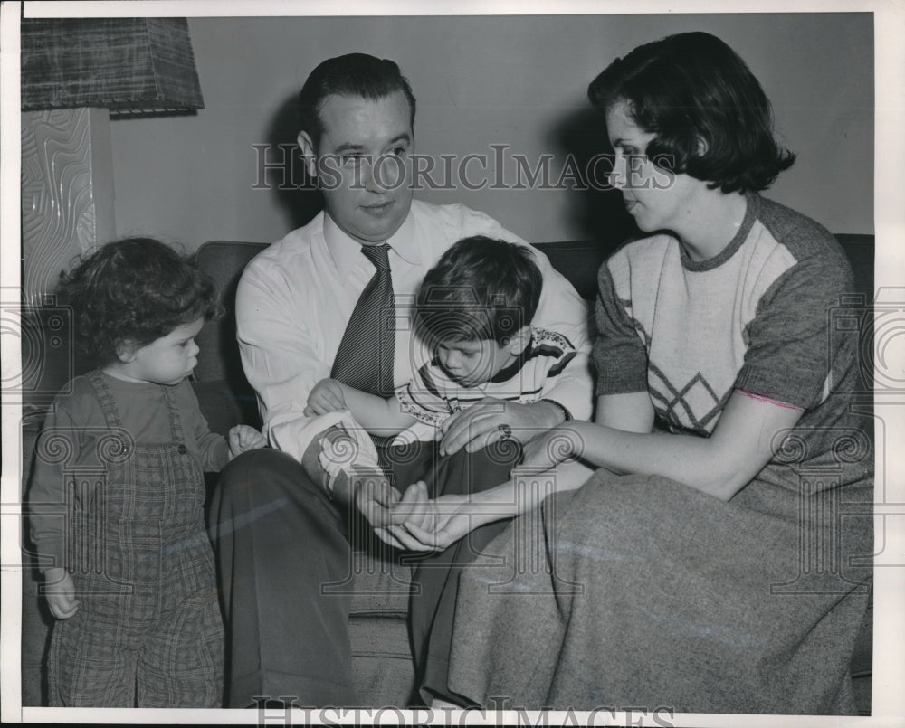 1954 Dr Robert Carroll,Chicago Dentist capture of rapid dog - Historic Images