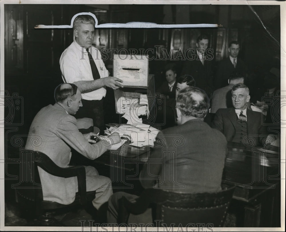 1935 Press Photo J. B. Carmon, Goodyear assemblyman emptying test ballot box-Historic Images