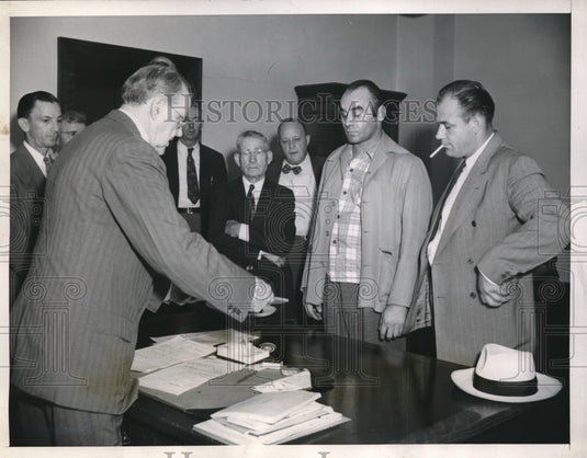 1944 Press Photo Charles Cline & Byron Stafford arraigned U.S.Commissioner - Historic Images