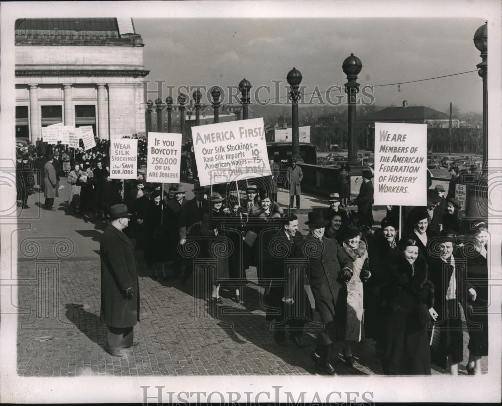 1938 Press Photo Counter Protest Against Silk Boycott in Philadelphia - Historic Images