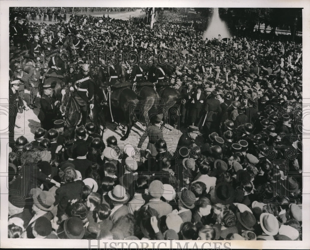 1939 Press Photo Huge Crowd Turns Out For Bastille Day Parade In Paris - Historic Images