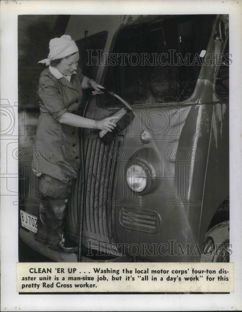 1942 Press Photo Mrs. D. Caunter Red Cross Worker - Historic Images