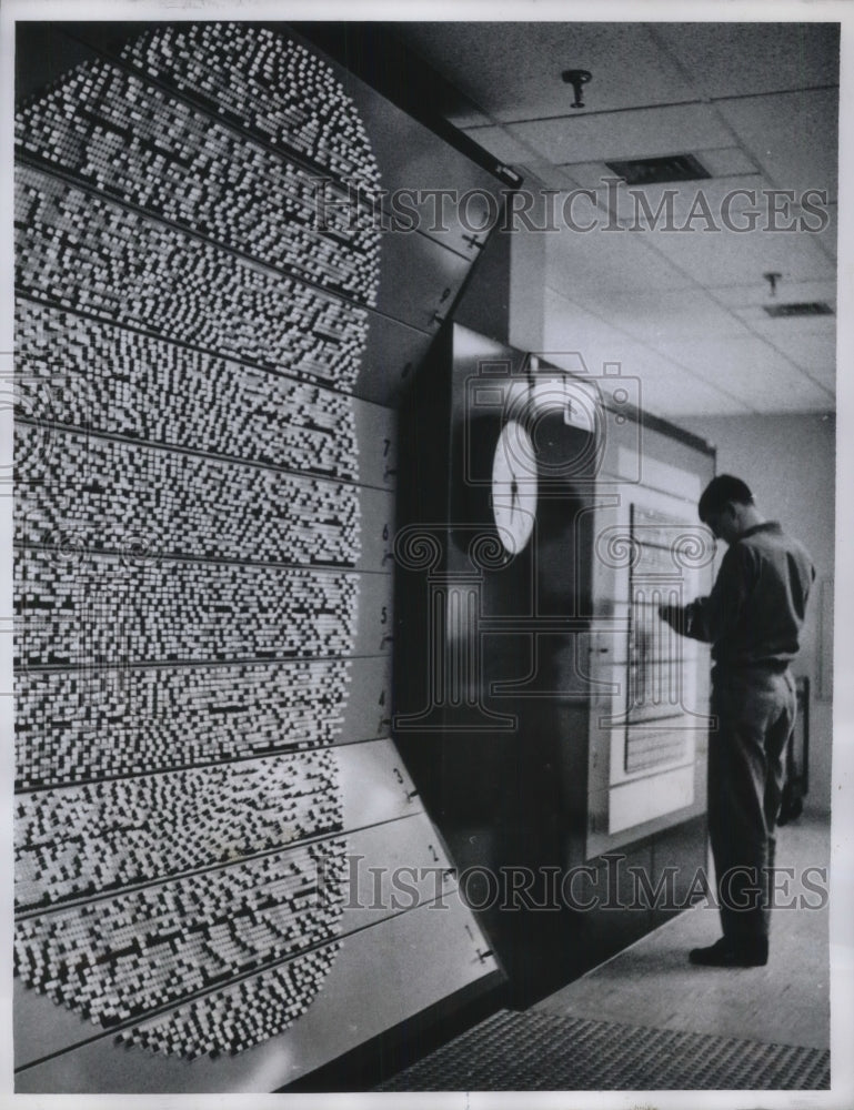 1968 Press Photo Receiver Array Status Board Of Radar Sattelite Eglin AFB - Historic Images