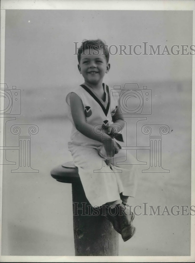 1932 Press Photo, Young boy on a pedistal. - nec20295 - Historic Images