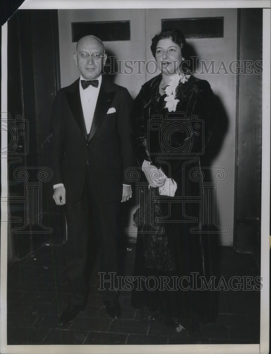 1933 Bernard Deutsch With Wife At Hotel Astor During Election Return - Historic Images