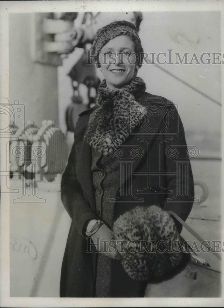 1933 Socialite Leigh Hunt Returns From Europe ON SS Chamberlain - Historic Images