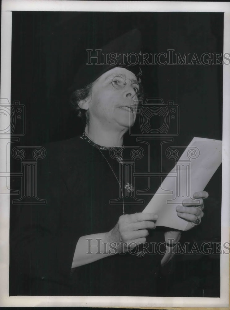 1945 Press Photo Virginia Gildersleeve of Barnard College testifies at hearing-Historic Images