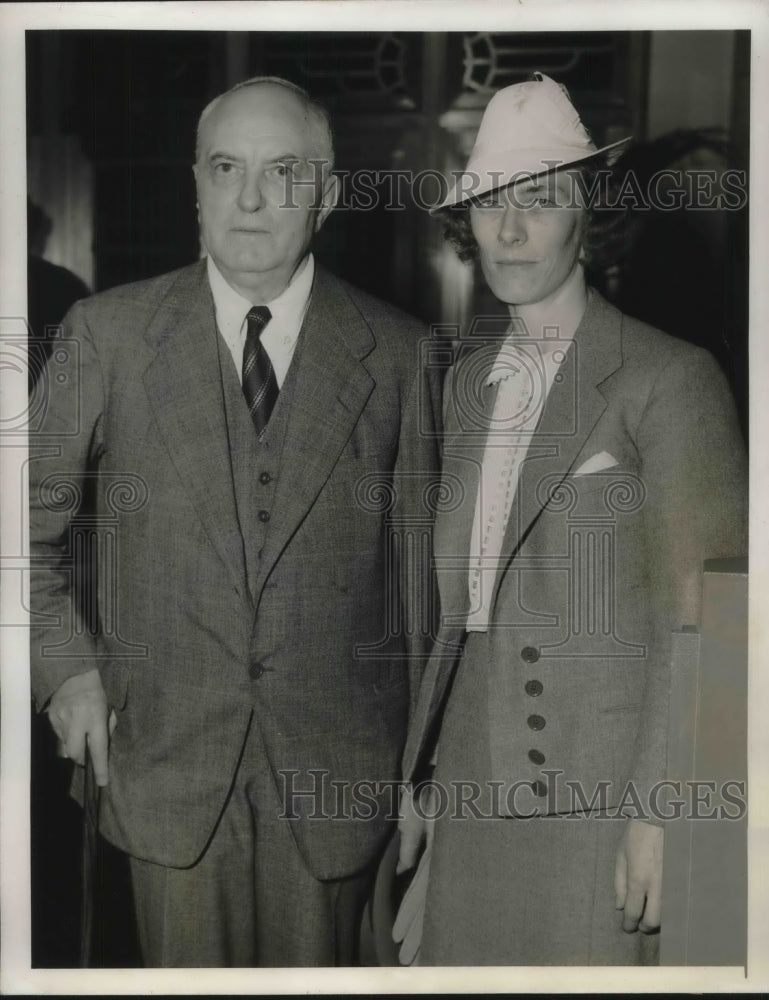 1941 Press Photo, Mr. &amp; Mrs Frederick Bezner arriving from Lisbon.  - Historic Images