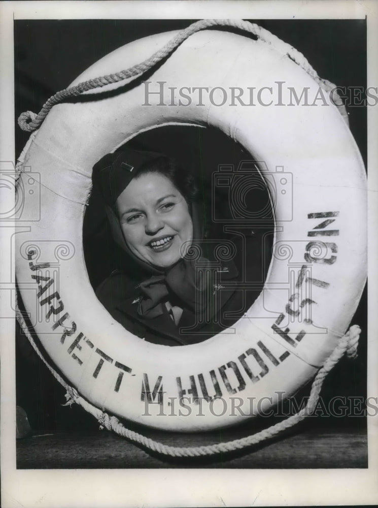 1946 Press Photo Nurse LT. Monica Underwood arrived on the Hospiital ship . - Historic Images