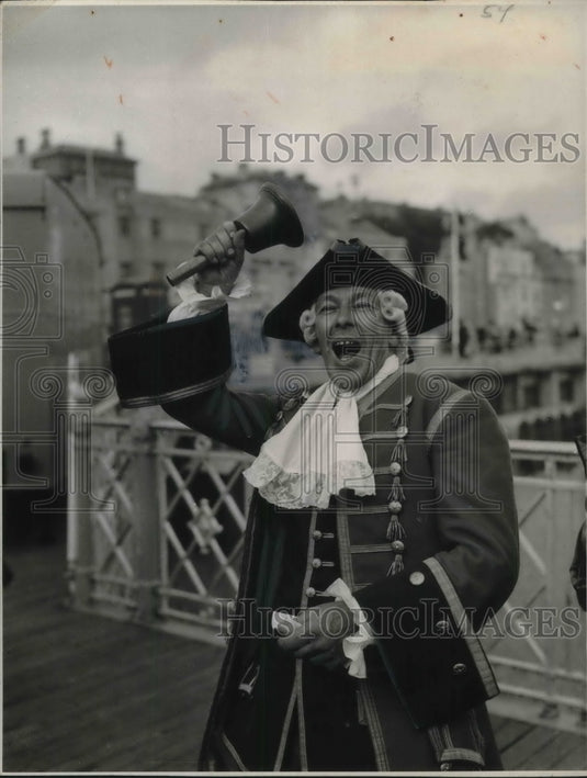 1964 Press Photo Ben Johnson, Hasting, Town Crier and Ringing Bell - nec20630-Historic Images