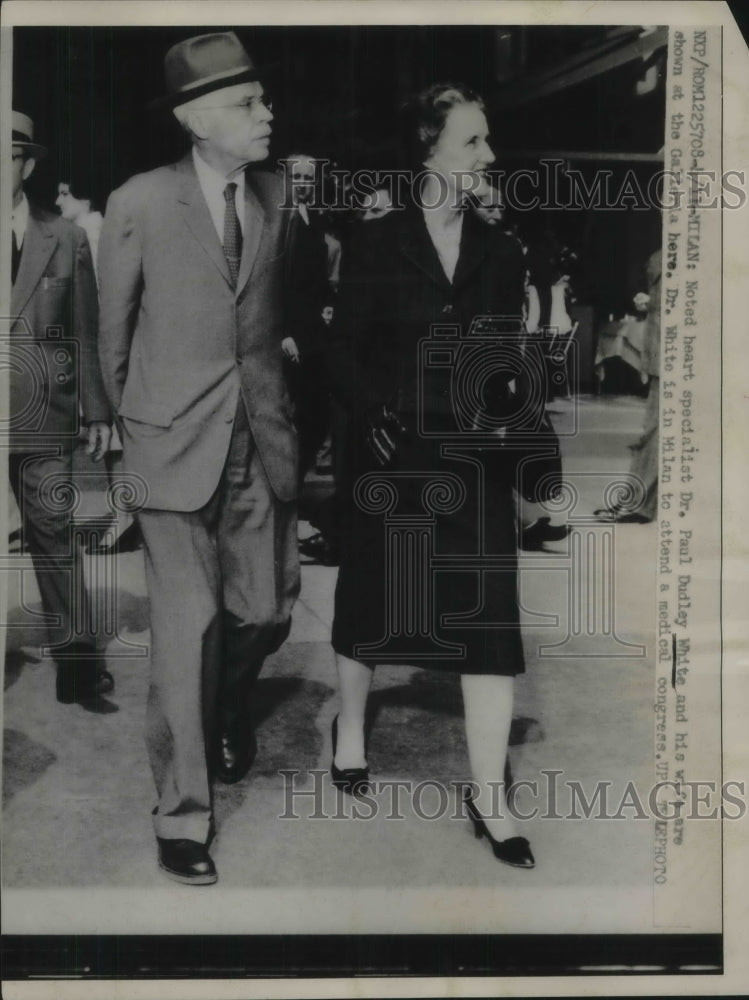 1960 Heart Specialist Dr Paul Dudley &amp; Wife at Galleria - Historic Images