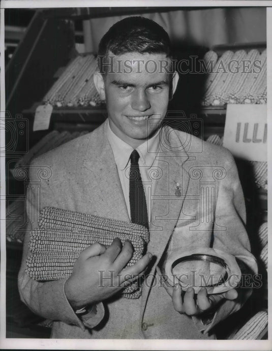 1954 Press Photo William Spealman, "Corn Prince" at International Hay & Grain - Historic Images