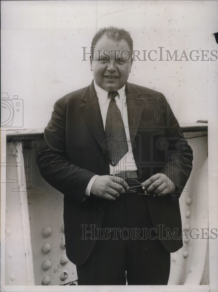 1934 Press Photo Dr. Robert A. Goetzl, Orchestra Conductor Returning to New York - Historic Images