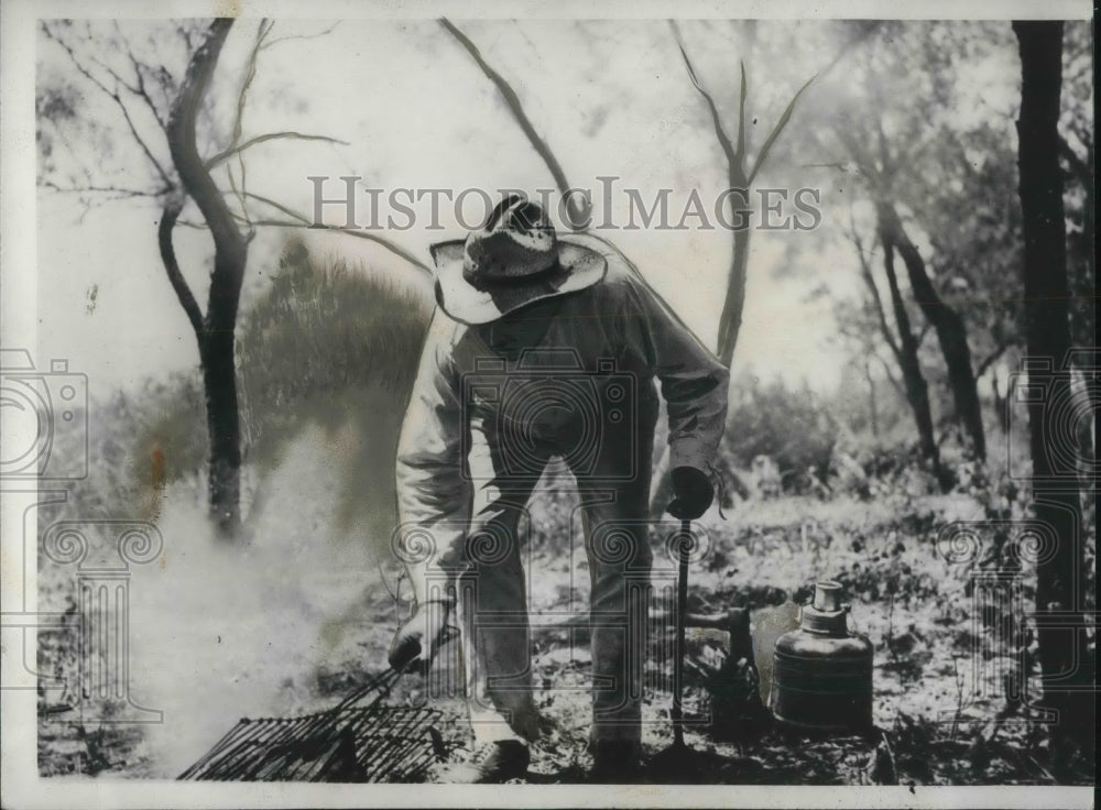 1932 Press Photo Jack Garner of Texas is busy cooking some fish he'd caught.-Historic Images