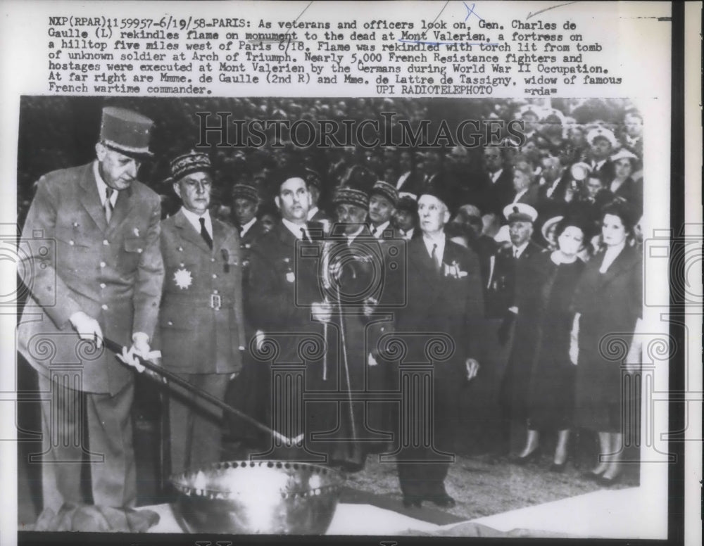 1958 Press Photo Charles de Gaulle rekindles monument at Mont Valerien. - Historic Images