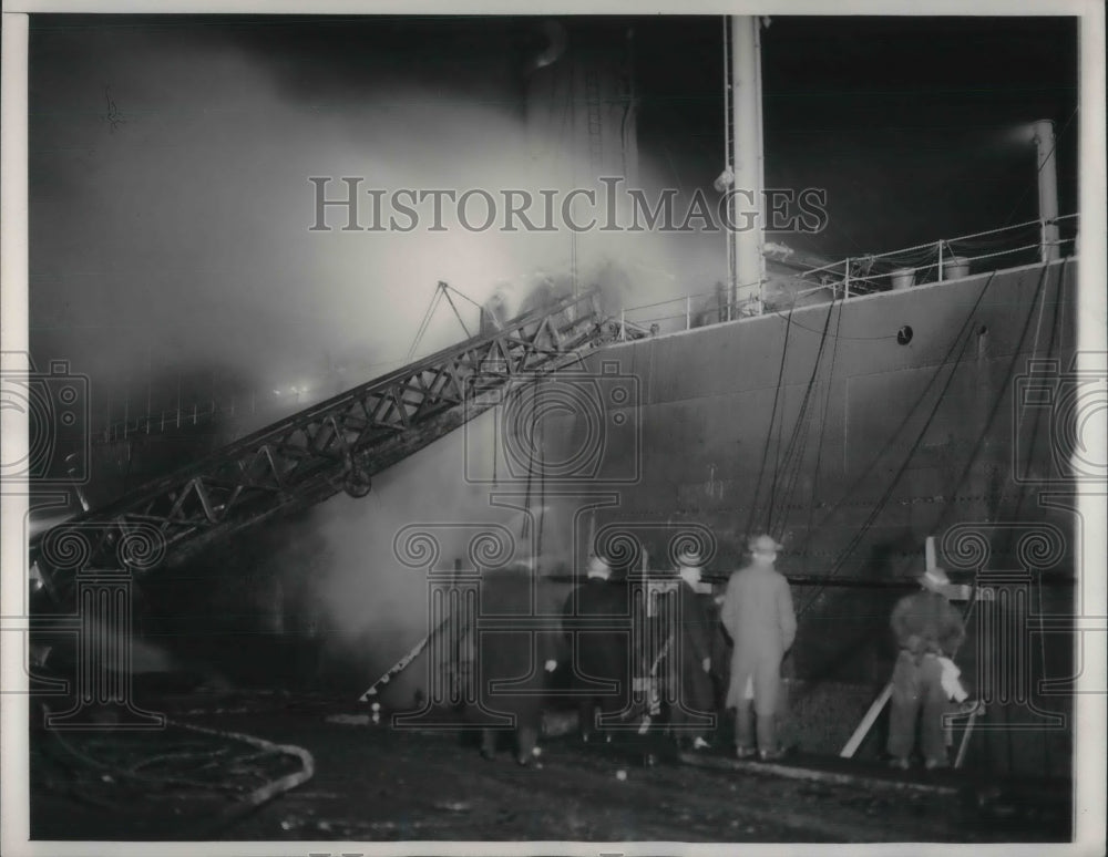 1940 Press Photo Fire on the S. S. Japan Arrow - Historic Images