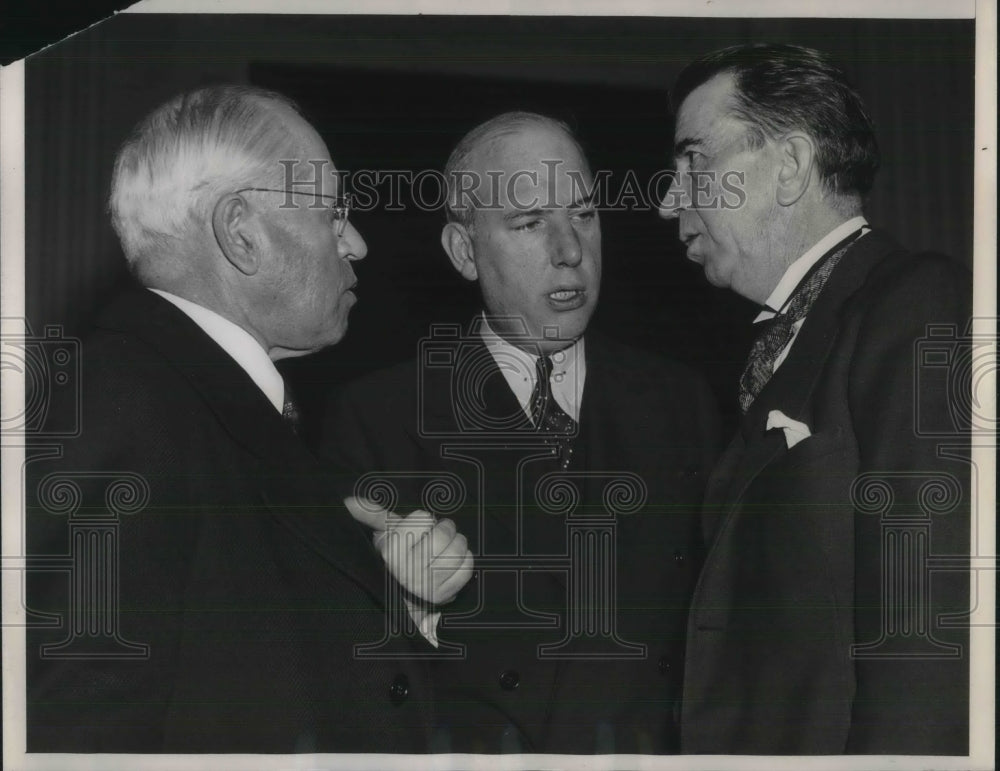 1939 Press Photo Execs Meet At NLRB Special House Investigation Hearing - Historic Images