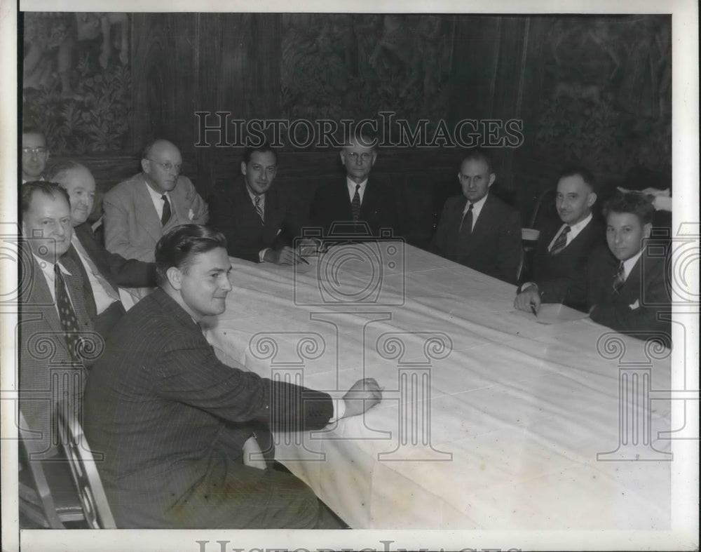 1941 Press Photo OPM Aluminum And Aircraft Execs Meet To Talk Defense Contracts - Historic Images