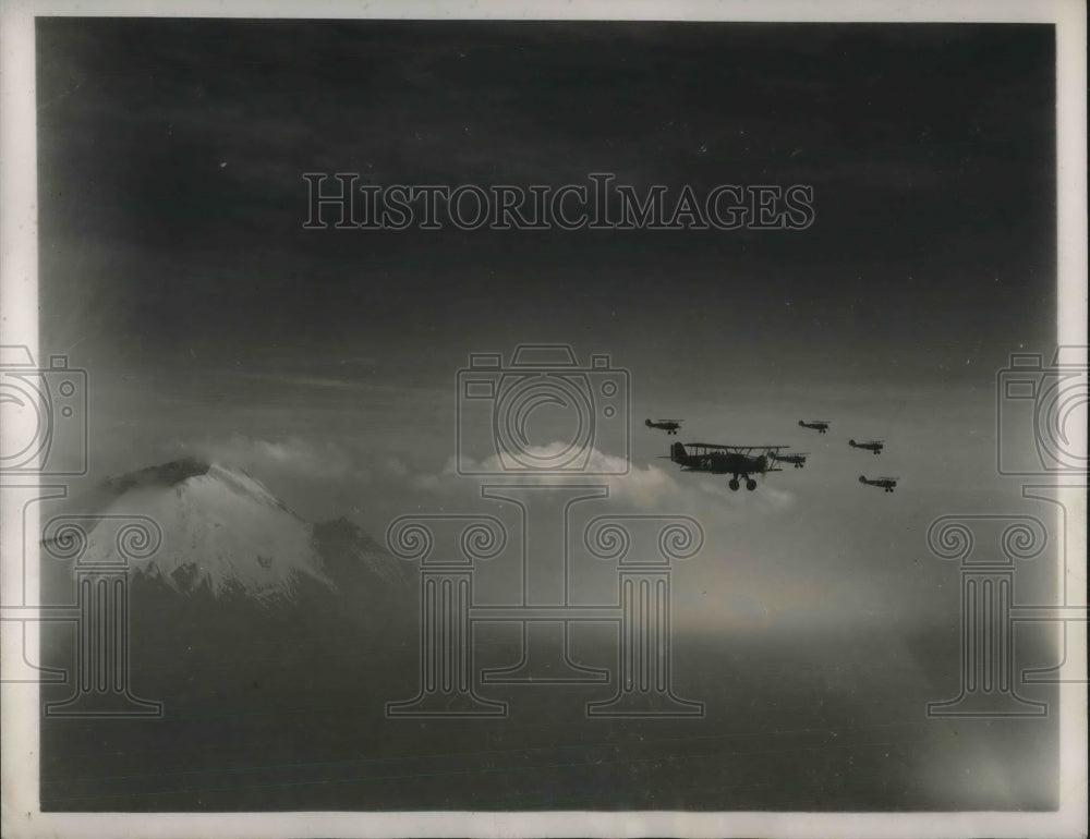 1940 Press Photo Mexican Army planes fly over Mount Popocatépetl - Historic Images