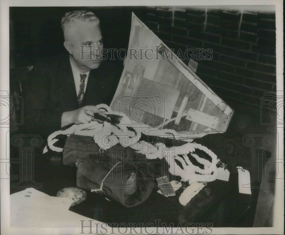1938 Press Photo Herbert Smith Eastern State Penetentiary Warden & Escape Tools - Historic Images