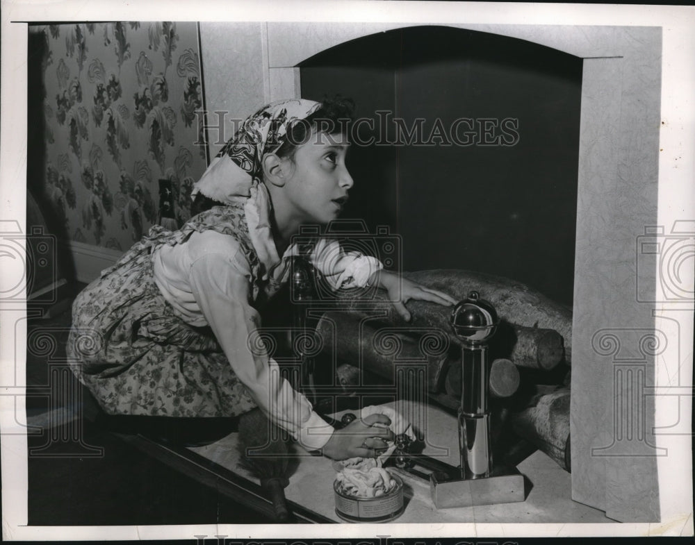 1947 Press Photo Janice Sande Polishing Fireplace for Santa Claus - nec21847 - Historic Images