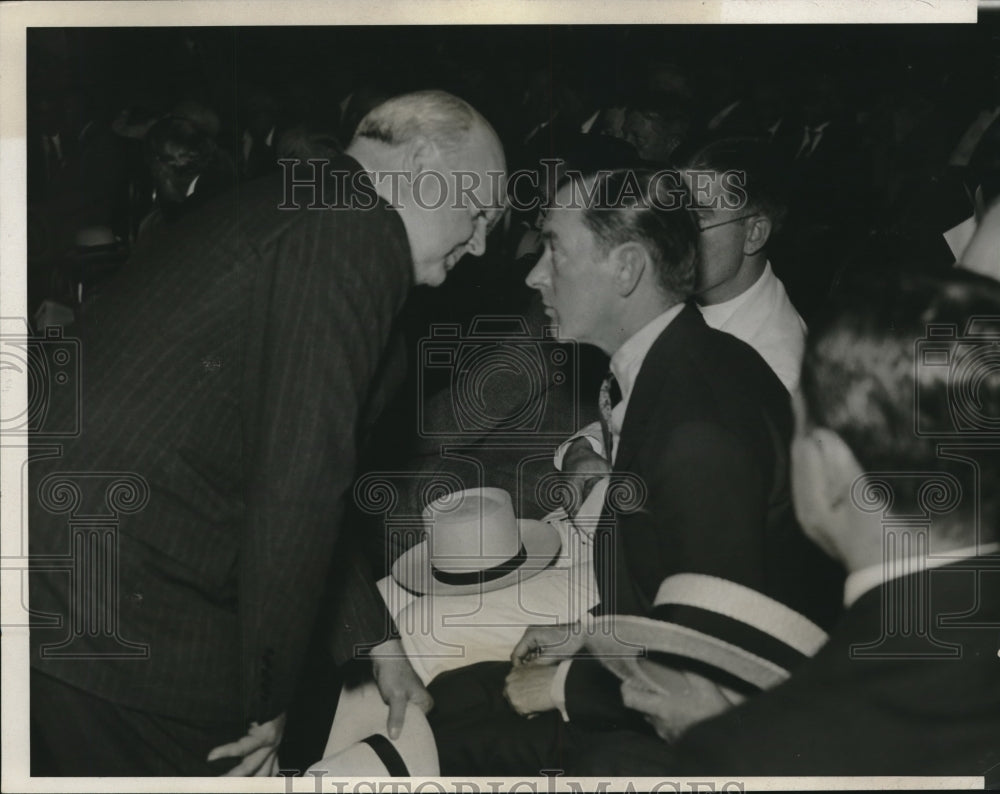 1932 Press Photo Dudley Field Malone Attorney talks with Mayor Walker New York - Historic Images