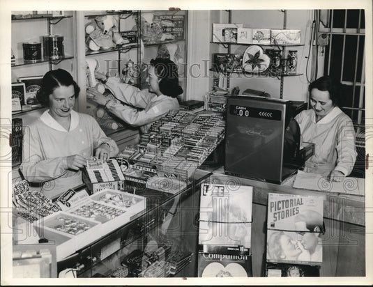 1940 Mrs Charles Kinney Mrs Ted Hanna & Mrs Victor Houriet at work - Historic Images