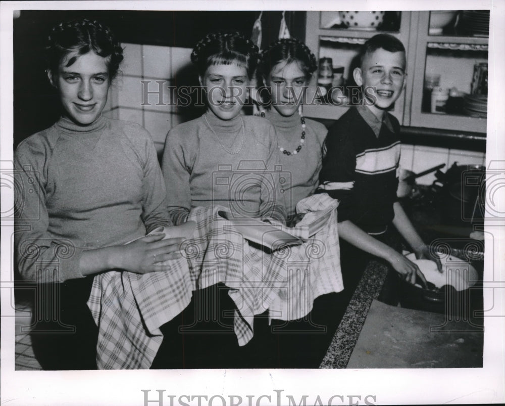 1956 Dorothy,Elly,Riny &amp; Han The Famous Quadruplets Of A Craftsman - Historic Images