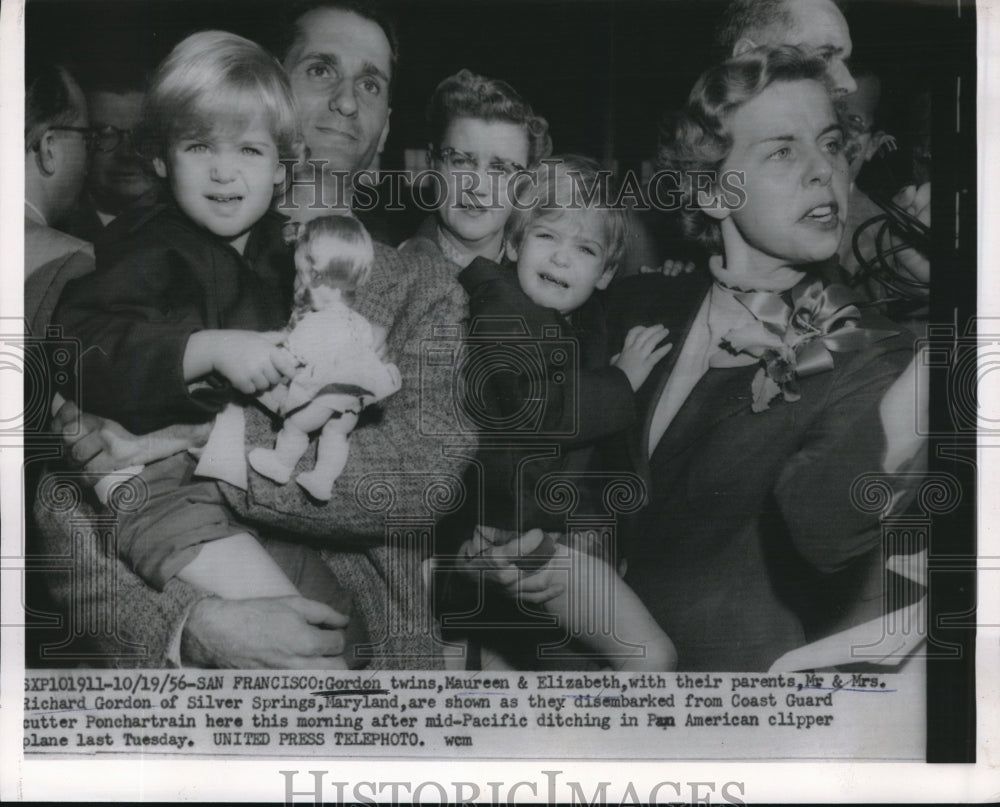 1956 Press Photo Mr &amp; Mrs Richard Gordon &amp; Twins Maureen &amp; Elizabeth - Historic Images