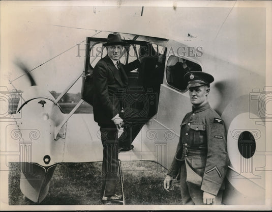 1935 Press Photo Lord Londonderry British Air Minister Boards Plane WWII - Historic Images