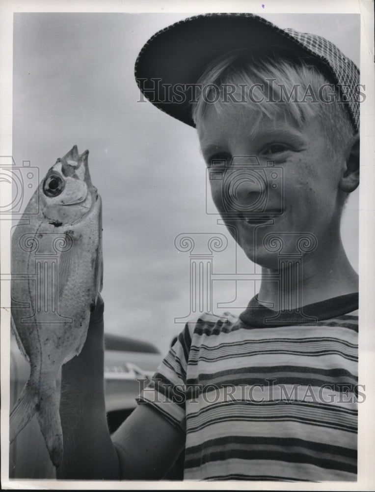 1960 Press Photo Chris Larson Fishing - Historic Images