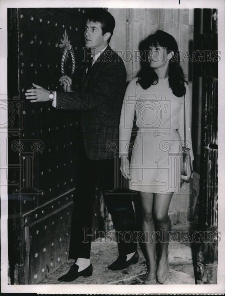 1968 Press Photo Blain Fairman and Isobel Black in &quot;4 Days To Omaha&quot; - Historic Images