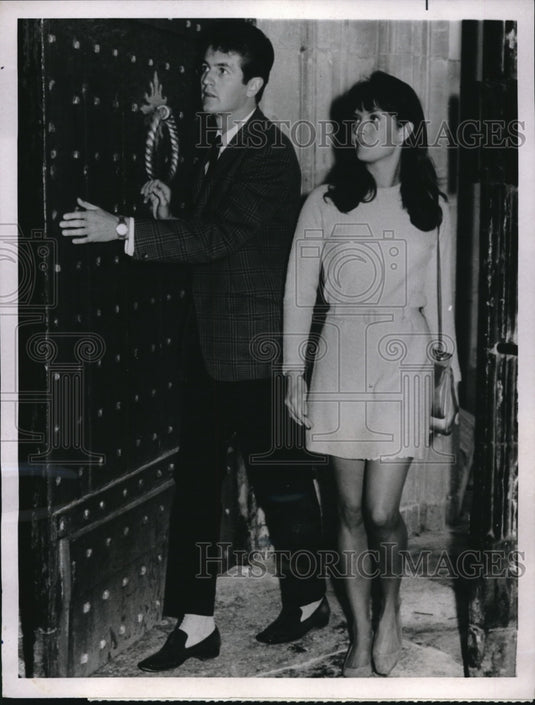1968 Press Photo Blain Fairman and Isobel Black in "4 Days To Omaha" - Historic Images