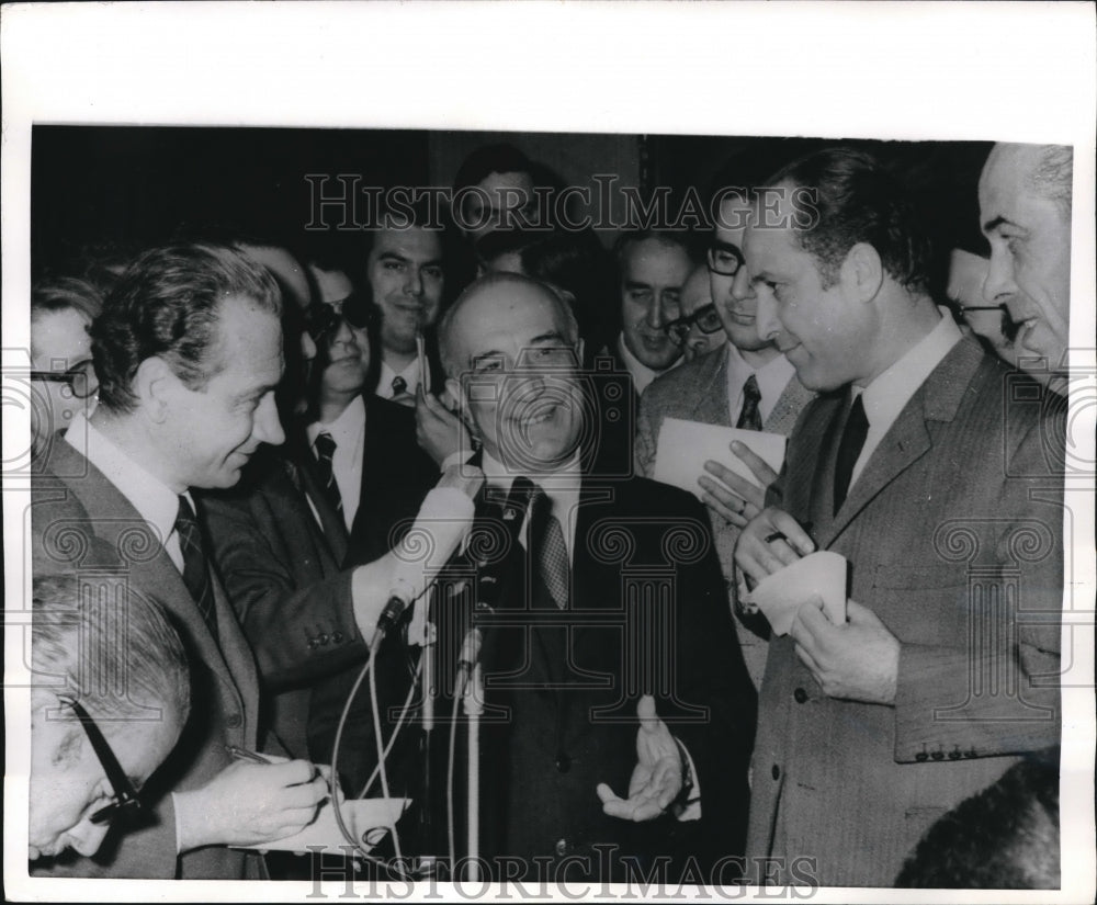 1970 Former Italian Premier Amintore Fanfani Talks to Newsmen - Historic Images