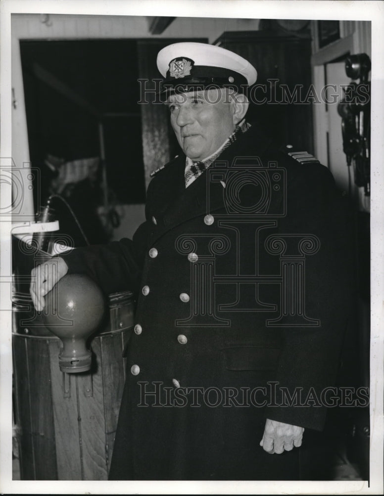 Press Photo Henry Olsen, Captain of the Chilean Vessel. - Historic Images