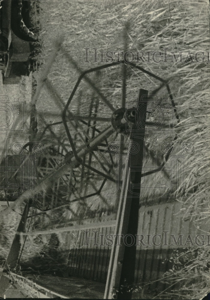 1922 Press Photo Harvesting Grain - Historic Images